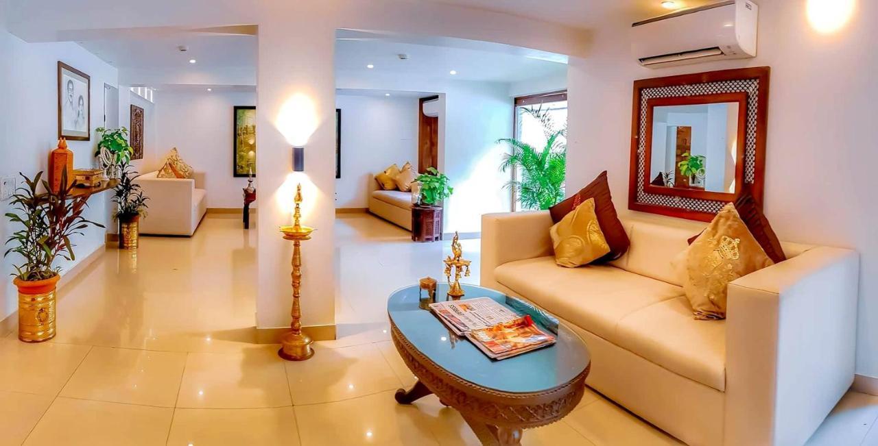 Hotel Samraj Mumbai Kültér fotó
