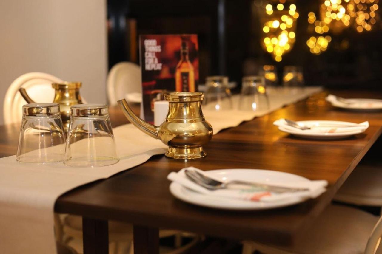 Hotel Samraj Mumbai Kültér fotó