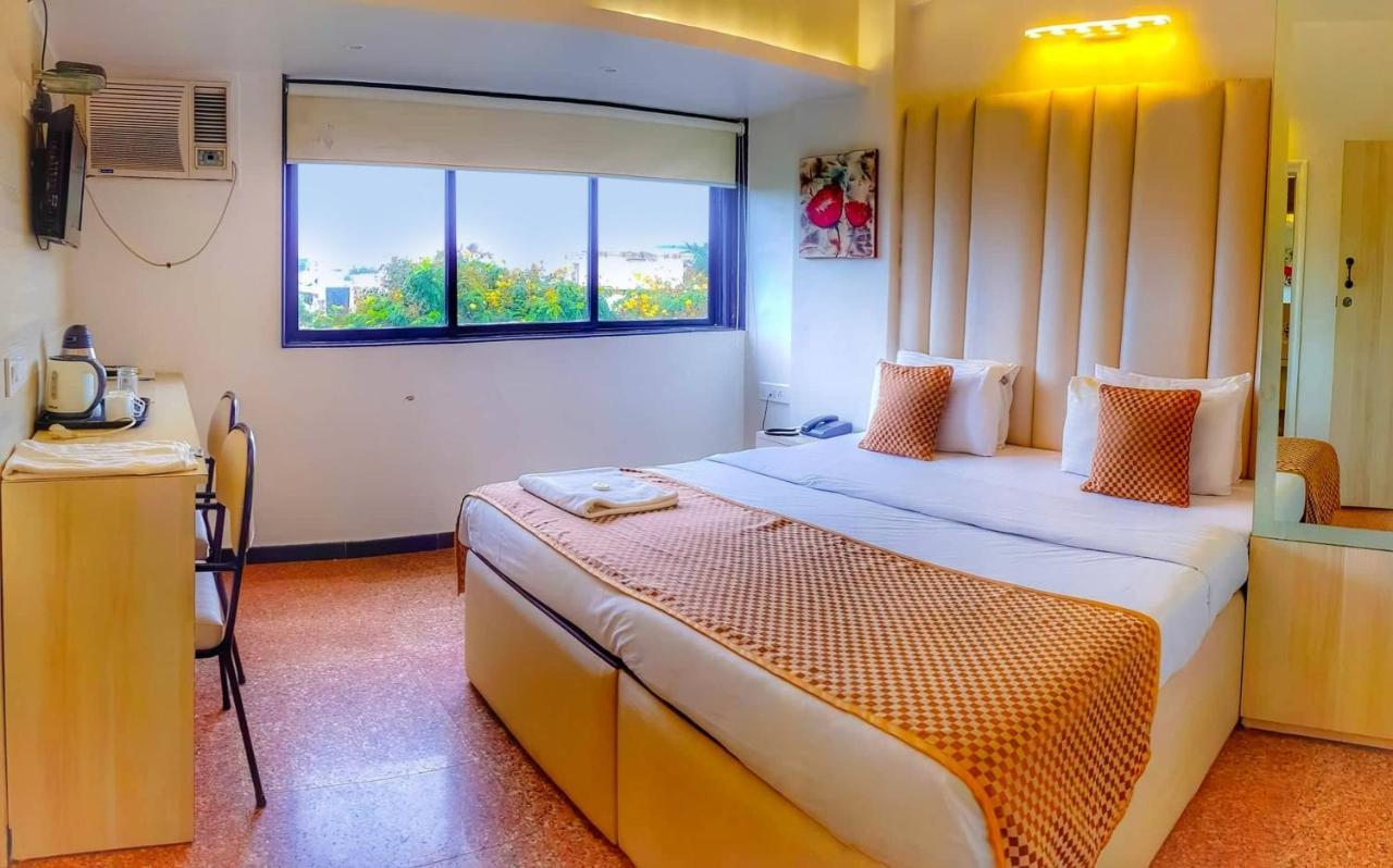 Hotel Samraj Mumbai Kültér fotó