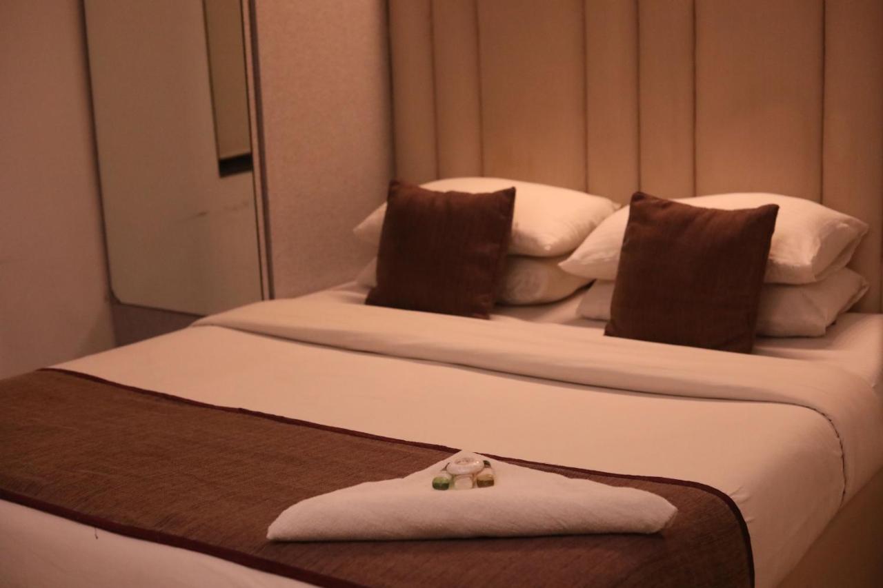 Hotel Samraj Mumbai Kültér fotó